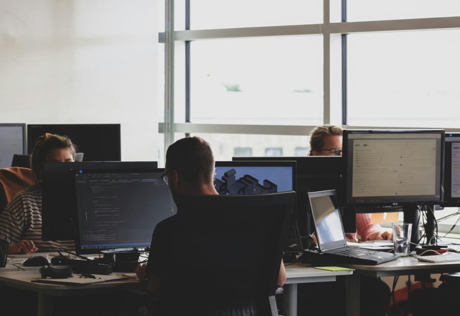 SEO per software house e aziende IT: guida B2B con keyword e GEO